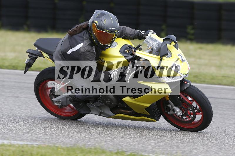 /Archiv-2025/09 22.04.2025 Cornu Master School ADR/gruen-vert/32